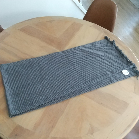 *Brand New* KOHL'S table runner - Picture 4 of 5